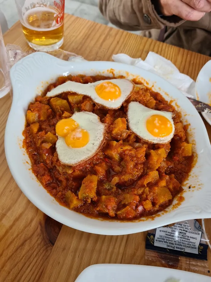 Alboronía con huevos de codorniz